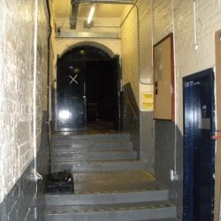 Queen's Theatre - get in corridor
